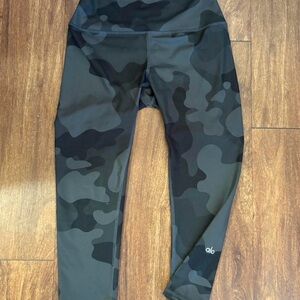 ALO Yoga Black Camouflage Leggings